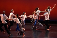 Mark Morris Dance Group in “Pizzica.” Photo by Julieta Cervantes.